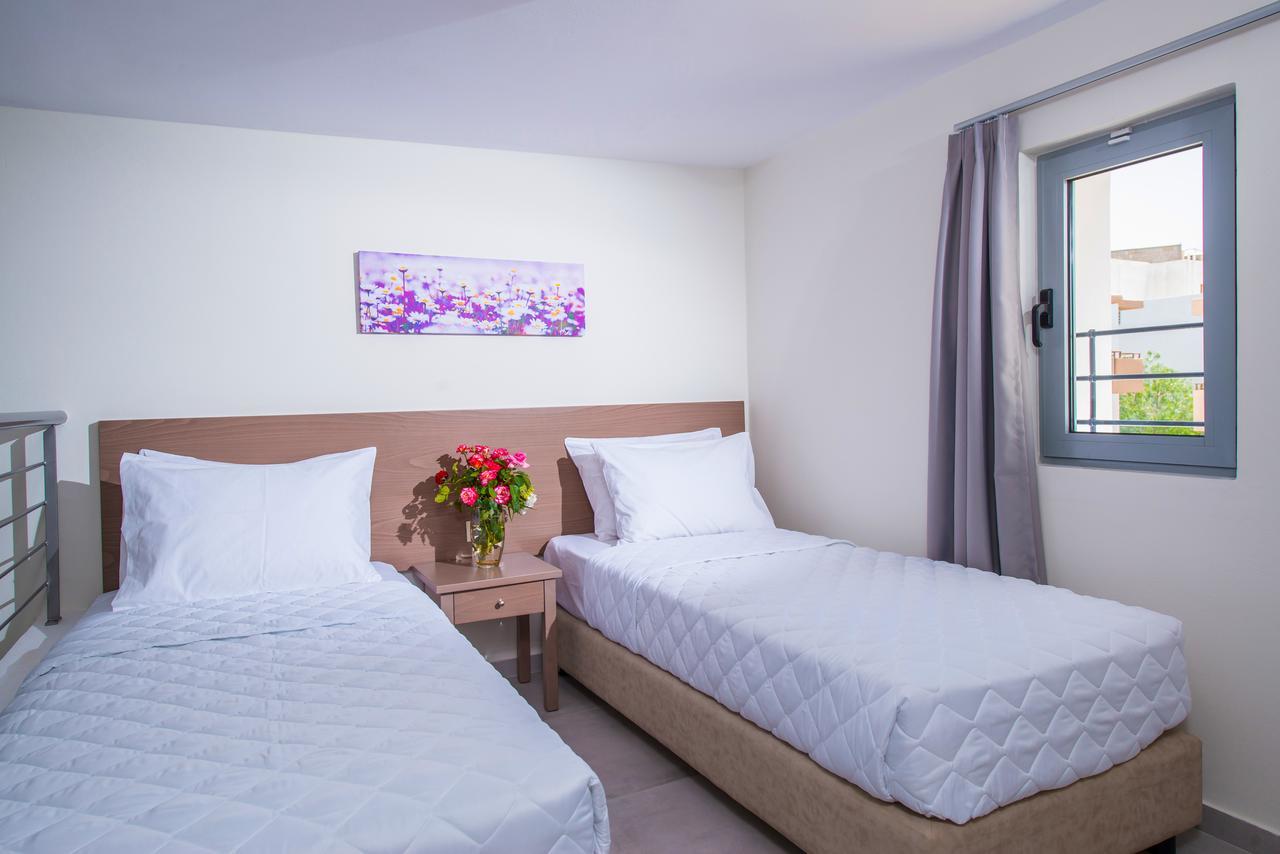 South Coast Hotel Makrýgialos Buitenkant foto